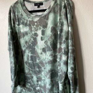 Camo floral tunic sweater top ~ never been worn